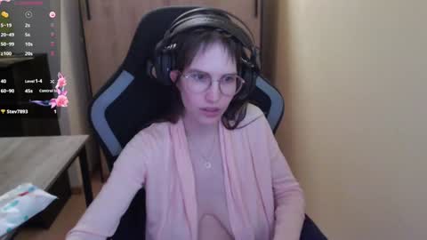 Snapshot of heraluna_ chatting on 01.20.25 HeraLuna online show from 01.20.25