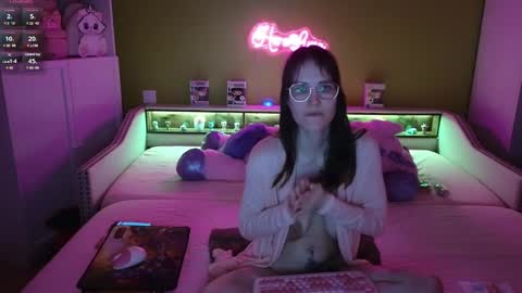 Snapshot of heraluna_ chatting on 02.14.25 HeraLuna online show from 02.14.25