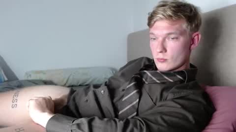 Snapshot of hercules__ chatting on 03.11.26 Gregblonde Alextattoo online show from 03.11.26