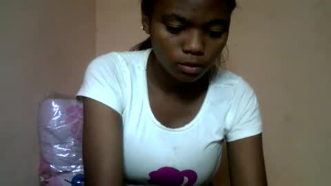 Snapshot of herisse01 chatting on 06.08.26 herisse01 online show from 06.08.26