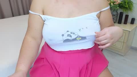 Snapshot of heroine_of_your_life chatting on 02.14.26 Maryana online show from 02.14.26