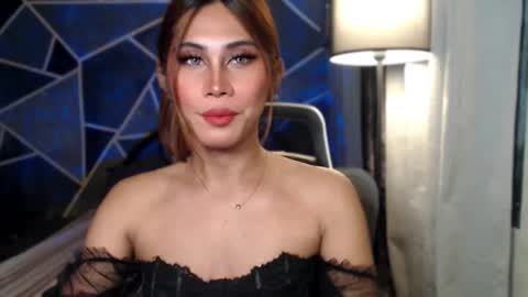 Snapshot of herrafoxx chatting on 11.27.25 Davey online show from 11.27.25