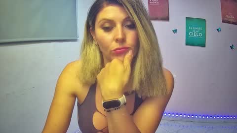 Hestesiaxx online show from 09.10.25