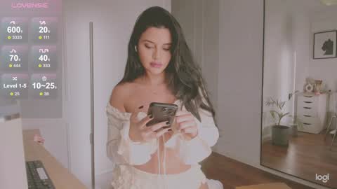 hi my name is Eva. online show from 12.03.24