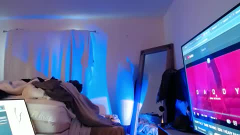 Snapshot of hevin69 chatting on 12.21.25 hevin69 online show from 12.21.25