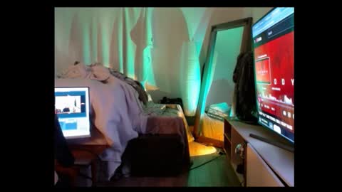 Snapshot of hevin69 chatting on 12.22.25 hevin69 online show from 12.22.25