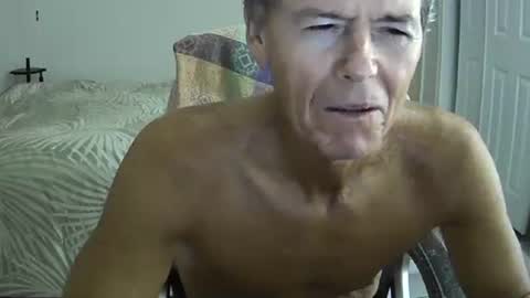 Snapshot of hewes1 chatting on 11.05.25 hewes1 online show from 11.05.25