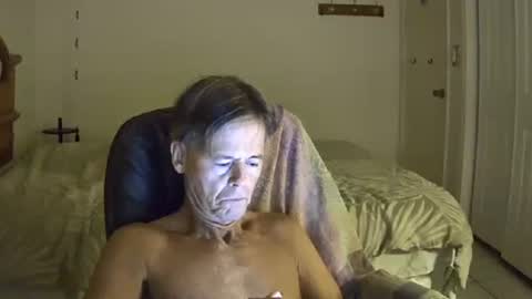 Snapshot of hewes1 chatting on 12.15.25 hewes1 online show from 12.15.25