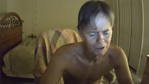 Snapshot of hewes1 chatting on 12.21.25 hewes1 online show from 12.21.25
