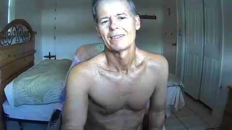 Snapshot of hewes1 chatting on 12.22.25 hewes1 online show from 12.22.25