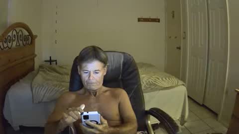 Snapshot of hewes1 chatting on 01.13.26 hewes1 online show from 01.13.26