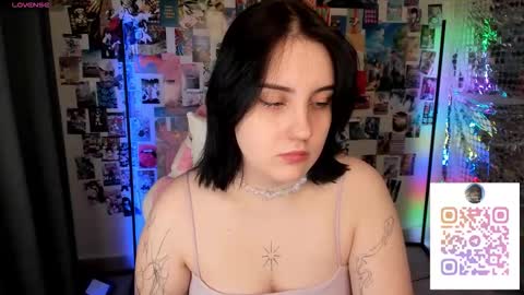 Snapshot of hey_tessa chatting on 03.04.26 Tessa online show from 03.04.26