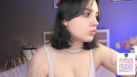 Snapshot of hey_tessa chatting on 03.08.26 Tessa online show from 03.08.26