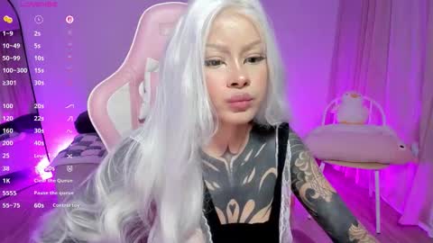 Snapshot of heybambino_ chatting on 09.23.25 Bambi.....Help me get 100 likes in the satisfaction bar. online show from 09.23.25
