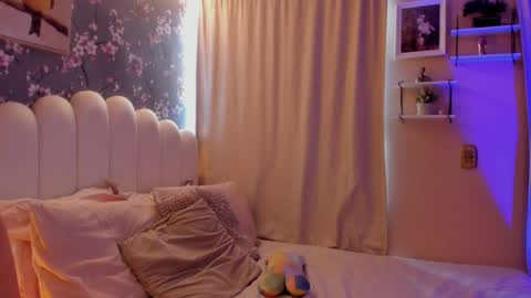 Snapshot of heymartina chatting on 04.30.26 Martina Ricci Show schedule Monday to Friday 8am colombia time I work some weekends online show from 04.30.26