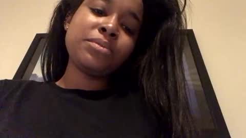 Snapshot of heyyou301990 chatting on 11.15.25 heyyou301990 online show from 11.15.25