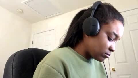 Snapshot of heyyou301990 chatting on 12.01.25 heyyou301990 online show from 12.01.25