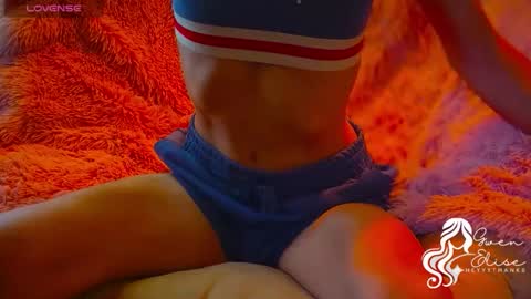 Snapshot of heyyythanks chatting on 10.30.25 Gwen Elise online show from 10.30.25