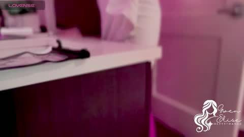 Snapshot of heyyythanks chatting on 11.06.25 Gwen Elise online show from 11.06.25