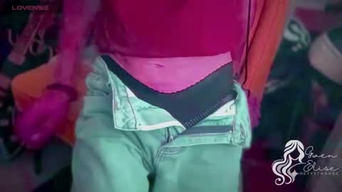 Snapshot of heyyythanks chatting on 11.11.25 Gwen Elise online show from 11.11.25