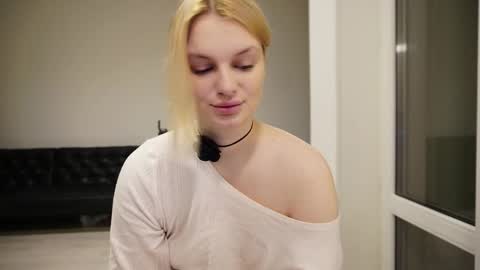 Snapshot of hi_i_am_ana chatting on 12.03.25 Ana online show from 12.03.25