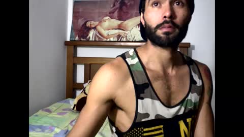 Snapshot of hideonbush051 chatting on 12.01.25 hideonbush online show from 12.01.25