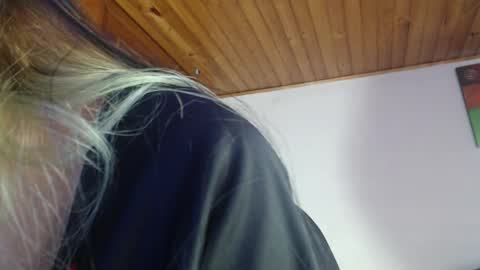 hilaril18 online show from 09.27.25