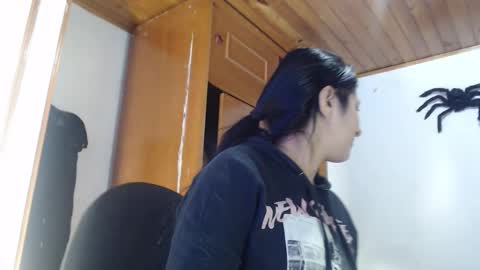 hilaril18 online show from 10.24.25