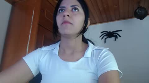 hilaril18 online show from 10.30.25