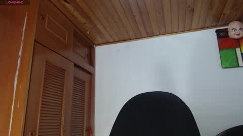 hilaril18 online show from 11.25.25