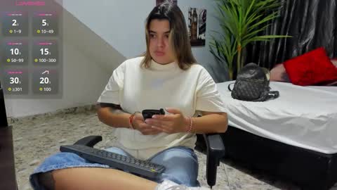 Snapshot of hilary_eva chatting on 09.18.25 lia online show from 09.18.25