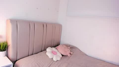 Hila online show from 12.20.25