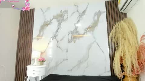 Hilary Thomsom online show from 01.08.26