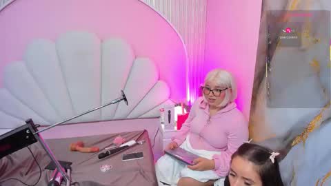 Snapshot of hinata_dolly chatting on 10.25.25 hinata_dolly online show from 10.25.25