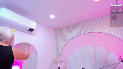 Snapshot of hinata_dolly chatting on 10.30.25 hinata_dolly online show from 10.30.25