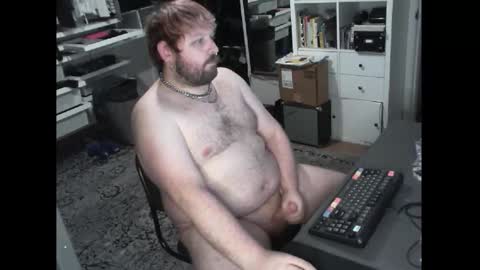 Snapshot of hipguy91 chatting on 12.14.25 hipguy91 online show from 12.14.25