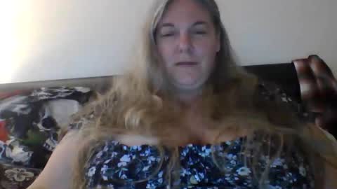 hippysnewhere online show from 05.16.26