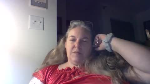 hippysnewhere online show from 05.19.26