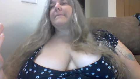 hippysnewhere online show from 06.02.26