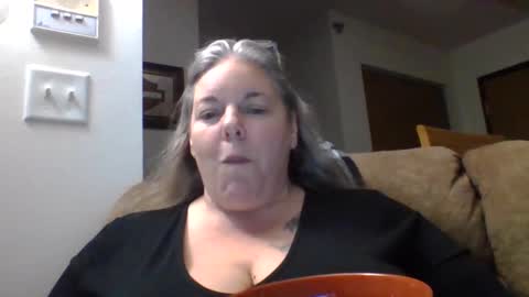 hippysnewhere online show from 06.03.26