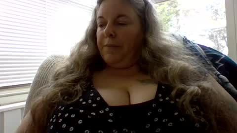 Snapshot of hippysnewhere chatting on 06.27.26 hippysnewhere online show from 06.27.26