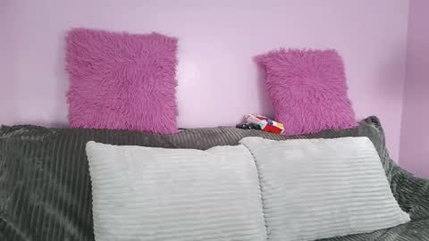 Snapshot of hiyakasudere_ chatting on 12.17.25 hiyakasudere_ online show from 12.17.25