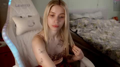 Holly online show from 04.07.26