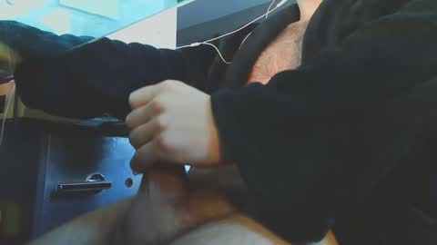 Hairy Hockey Player 92 online show from 02.19.25