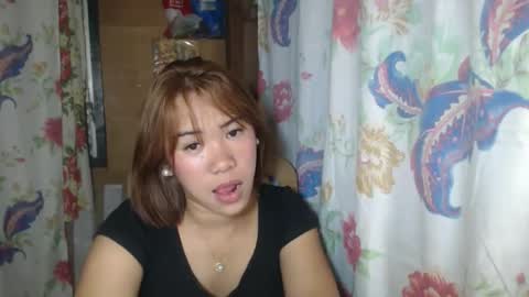 Snapshot of hoelykarrie chatting on 03.02.26 Karrie3 online show from 03.02.26