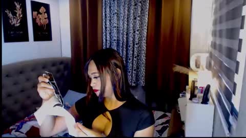 hoelymarie online show from 04.20.26