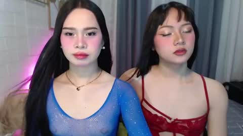 Snapshot of hoelymolly chatting on 06.25.26 hoelymolly online show from 06.25.26