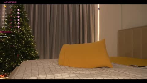 Snapshot of hojul chatting on 01.08.25 julia online show from 01.08.25