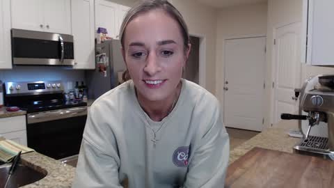 Snapshot of holihurricane chatting on 09.19.25 Holi Hurricane online show from 09.19.25