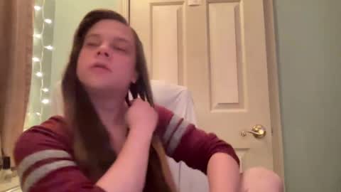 Snapshot of holly23hopefull chatting on 12.29.24 Hollys Drive threw Side Of CB. online show from 12.29.24